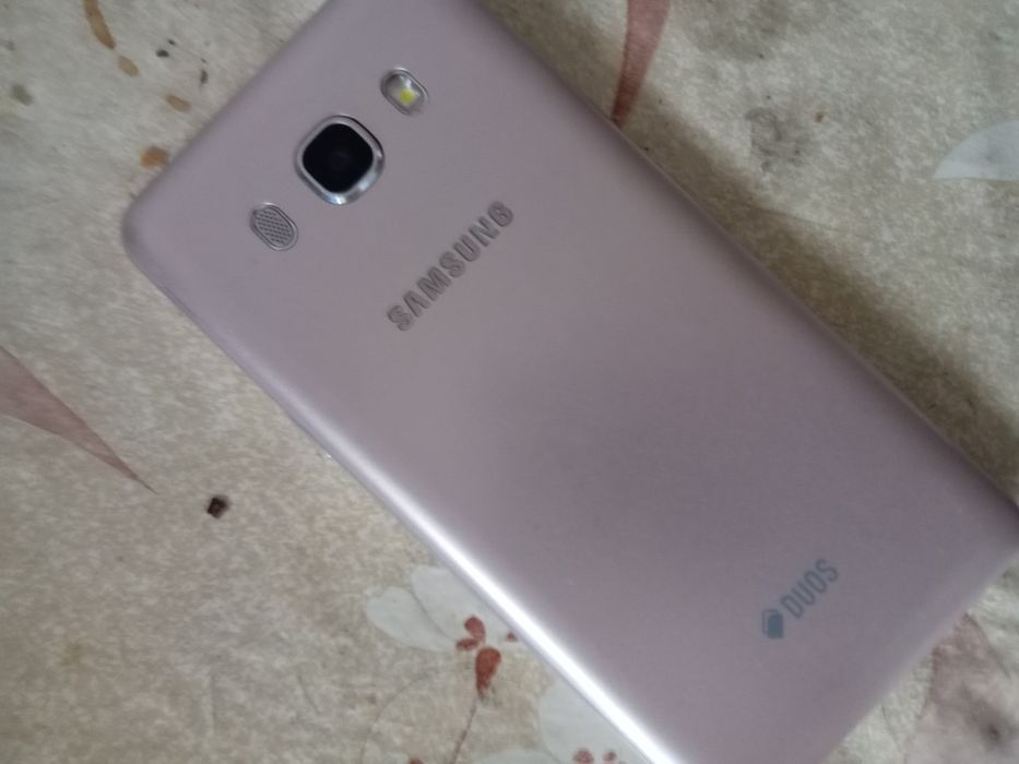 Продам 7000 самсунг ж5