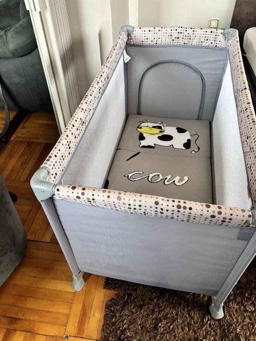 Продавам чисто нова бебешка кошара