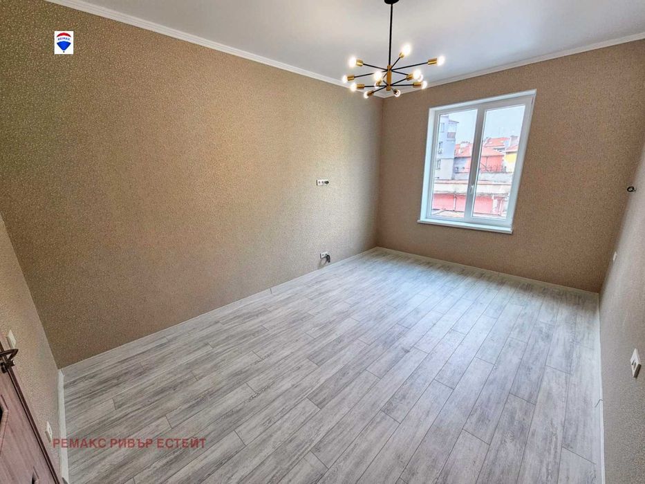 Продава се Едностаен апартамент в Русе, Център - 46 кв.м за 1696 €/кв.м - Снимка #7