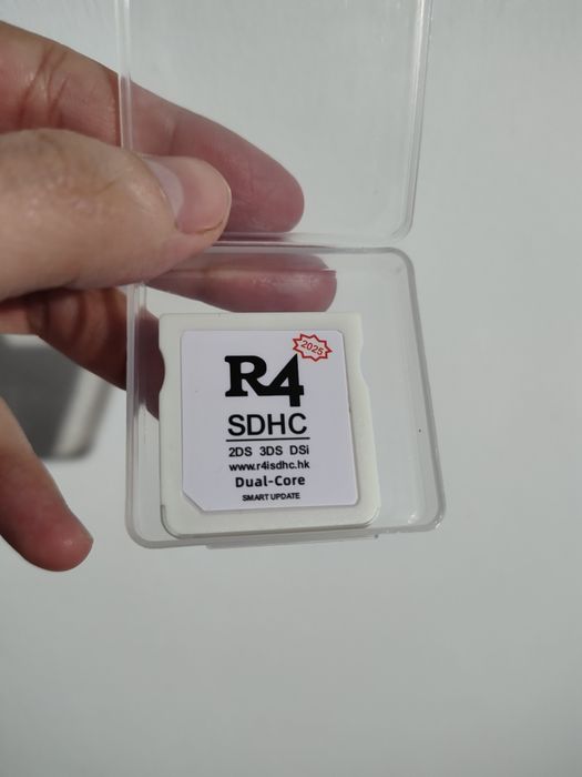 Adaptor R4 2025 cu card  plin cu jocuri DS