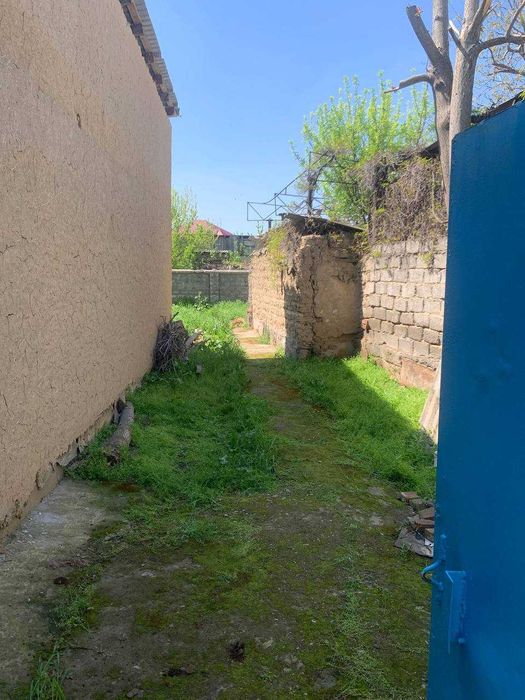 Хозяин продает дом с участком. Площадь участка 2.8 соток. 80 000 у.е