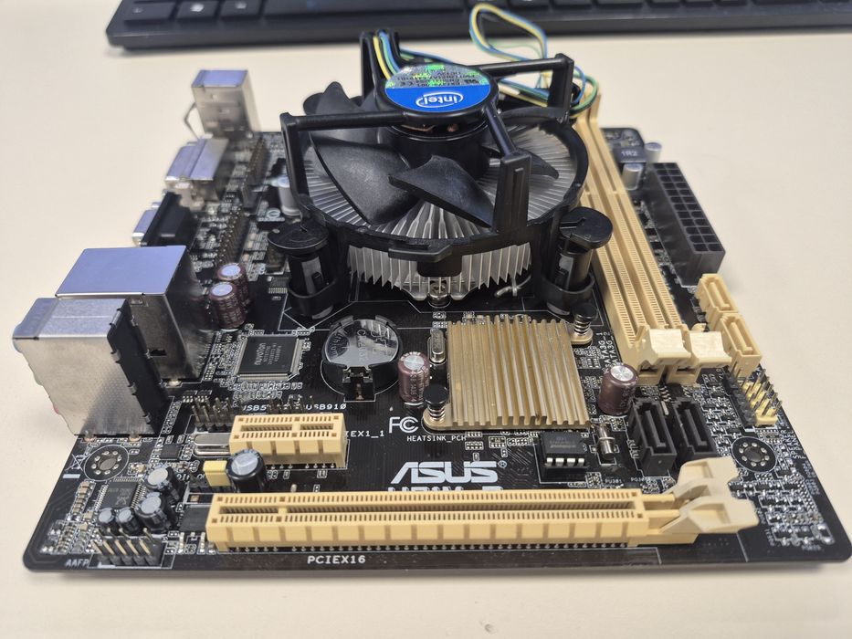 Kit lga 1150 cu procesor, cooler și sursă
