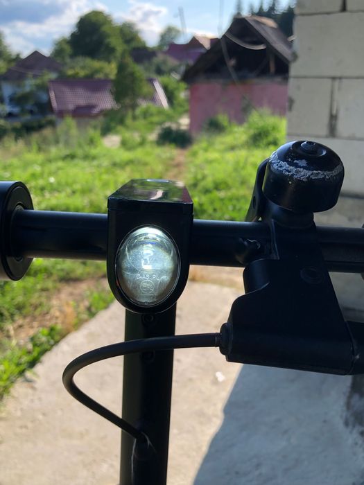 Vând trotineta electrică xiaomi (iese roata din fata)