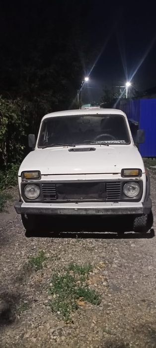 Продам ниву 2121 93 год