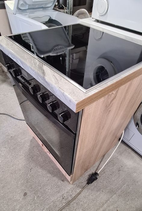 Фурна за вграждане с керамични котлони Miele H251