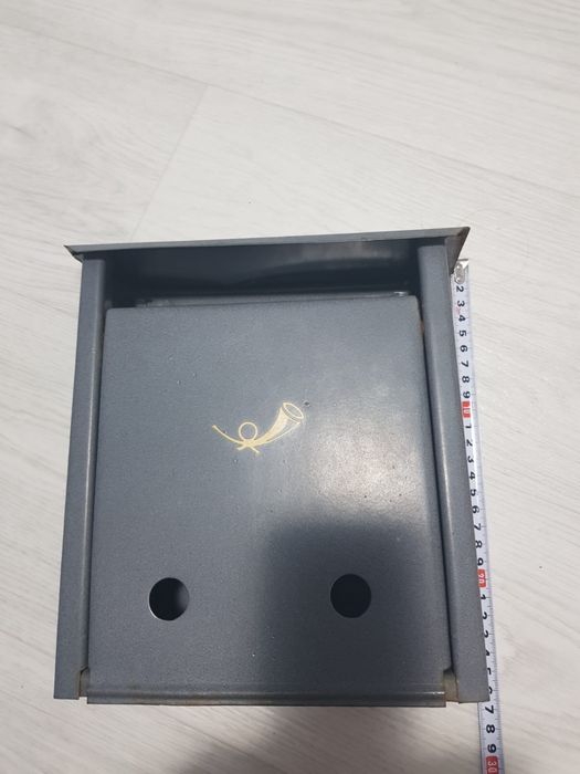 Vând cutie poștală gri