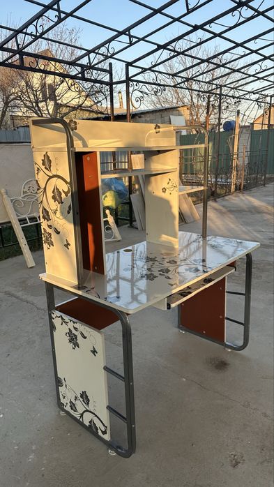 Продам стол в хорошем состоянии