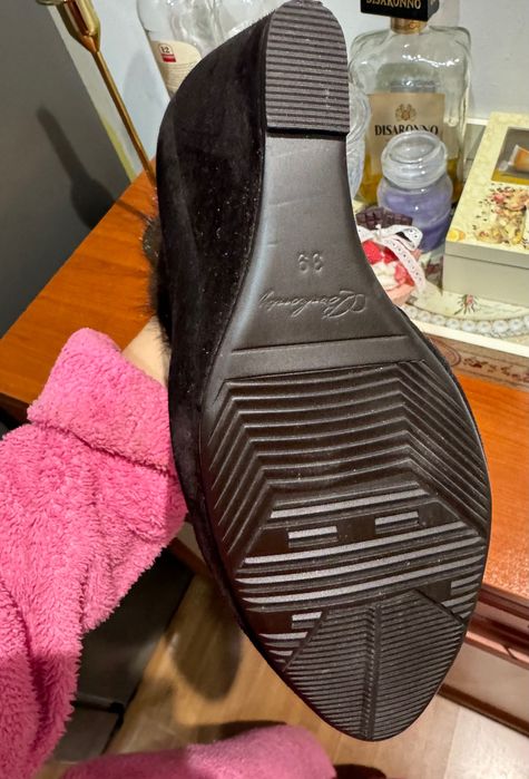 Боти от естествен велур с косъм от норка.