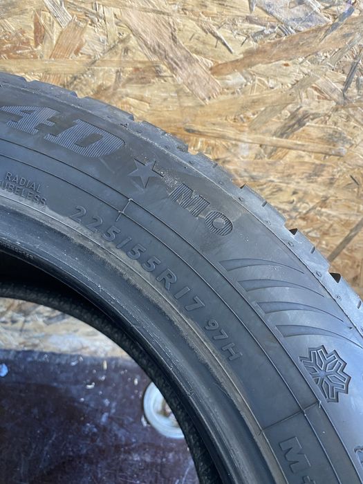 225/55/17 Дънлоп Зимни