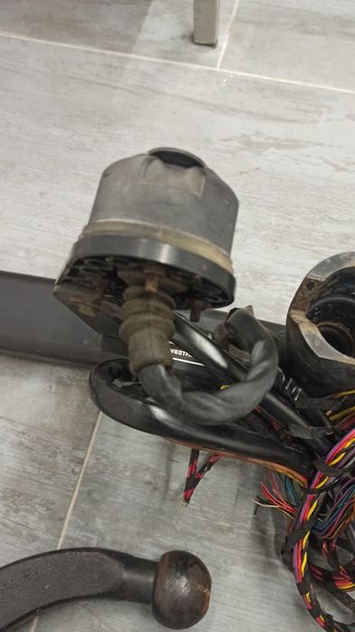 Теглич за Audi A6 C6/4f сваляем