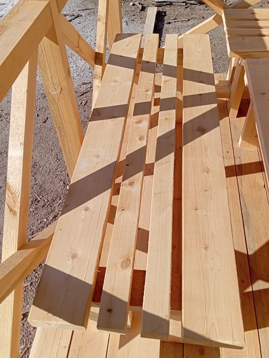 Лавачки и стол из дерева