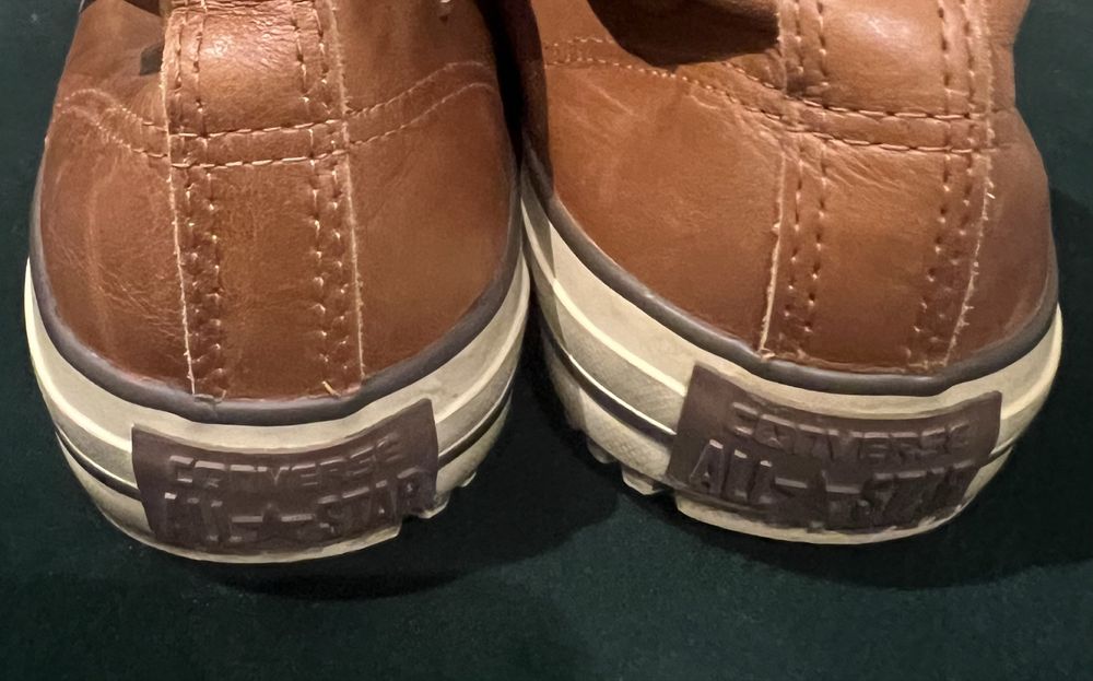 Tenesi din piele ecologica, eleganti, moderni de la Converse, marimea 37