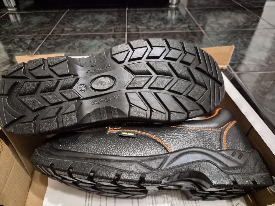 Защитни работни обувки