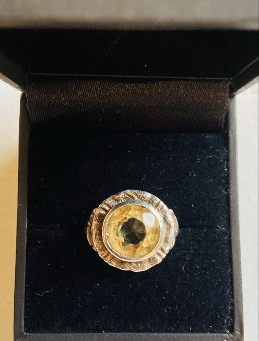 Inel din argint cu citrin in forma de floare