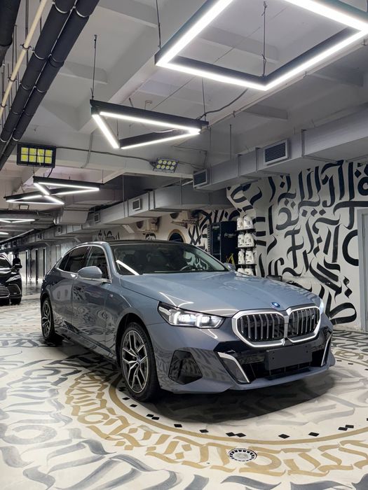 BMW i5 
MSport eDrive 35L