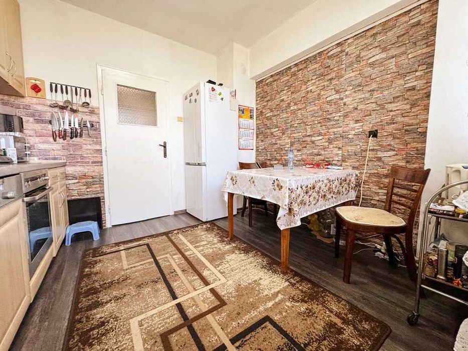 Продава се Тристаен апартамент в Русе, Център - 87 кв.м за 1472 €/кв.м - Снимка #2