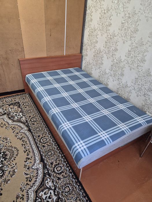 Продам кровать полуторку