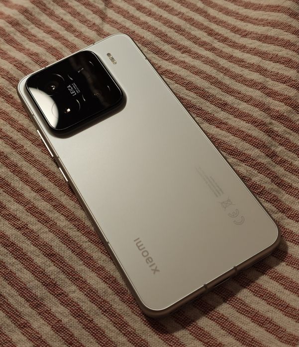 Xiaomi 15 (512Gb) Set + Multe Accesorii (7 huse + 7 folii de protecție)