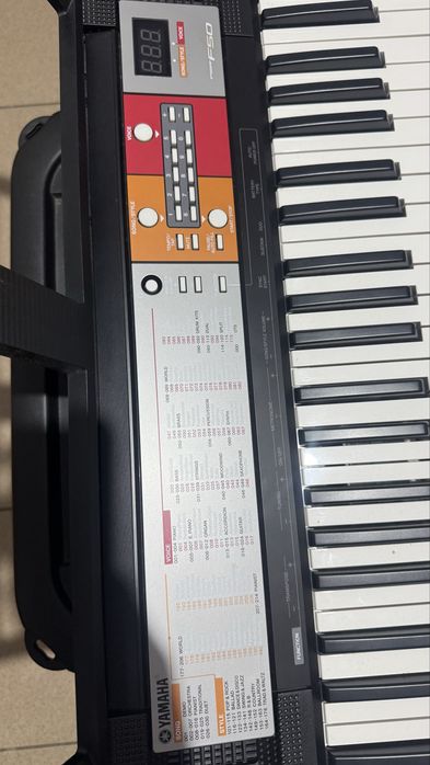 Orga Yamaha Psr F50