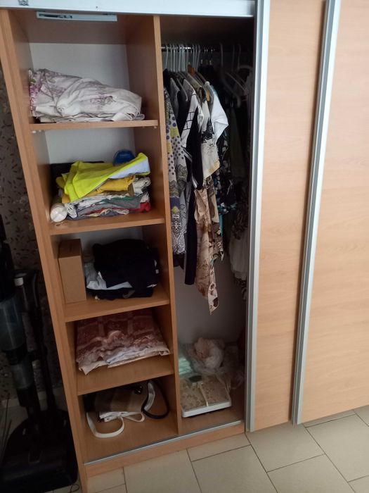 Продавам гардероб и шкаф