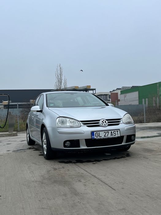 Vând golf 5 benzina 2799€
