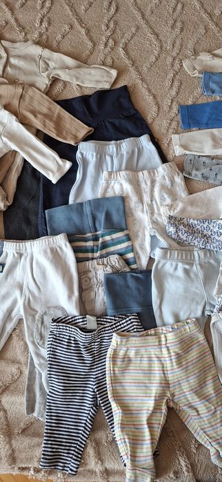 Lot haine nou nascut marime 50/56 + pampers nr 1