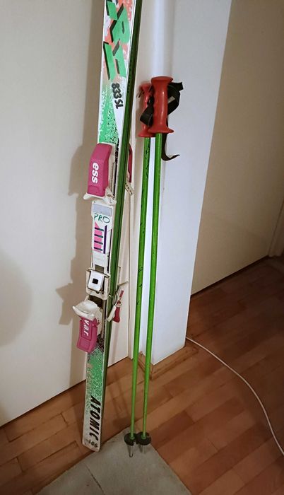 SKY uri ATOMIC de 185cm cu legaturi si bete
