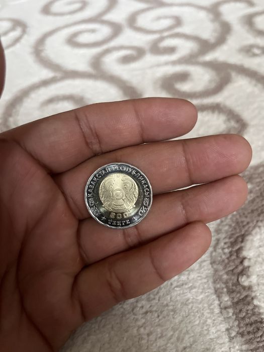 Монета 200 тенге