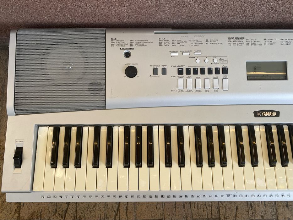 Yamaha DGX - 230