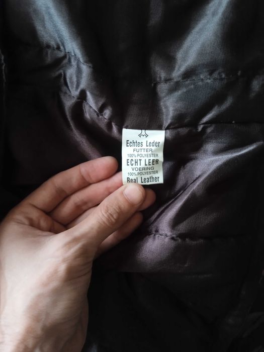 Продается новая Кожаная (женская)куртка (с подкладкой и капюшоном)