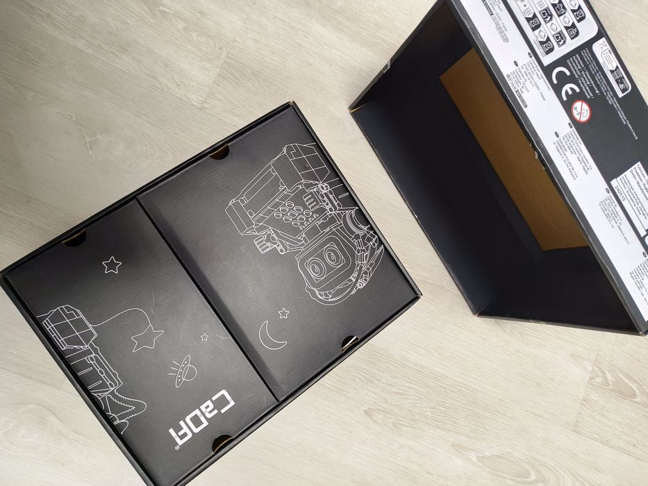 Robot CaDa Lego programabil PiccasBot desenează pe suprafețe