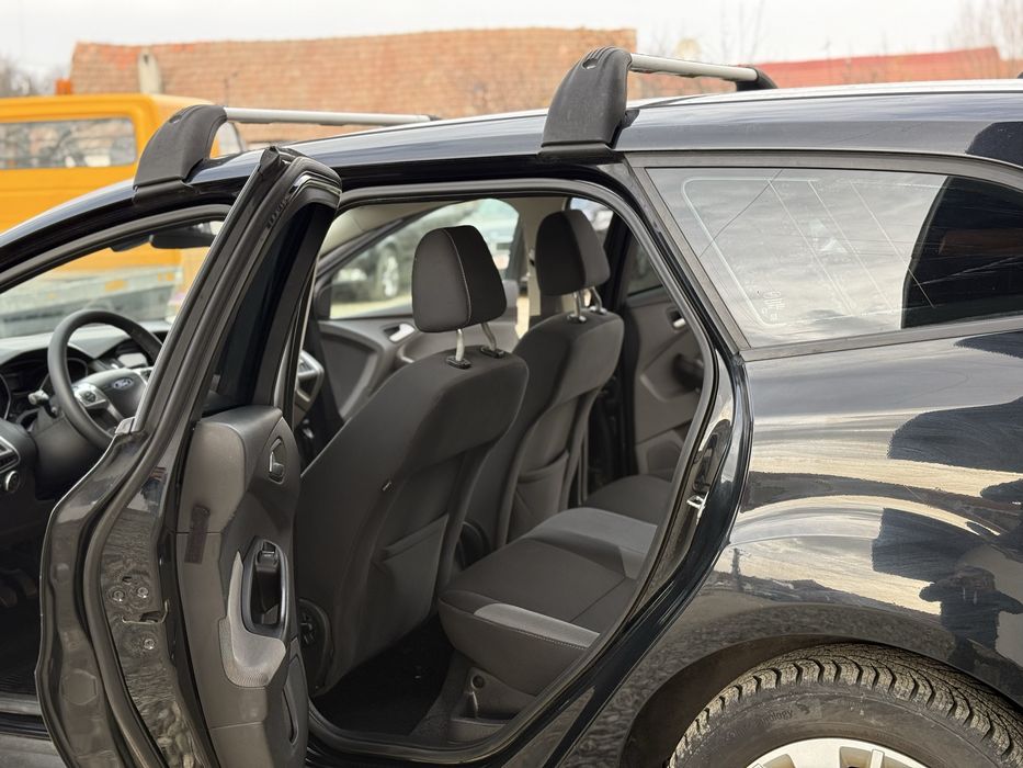 Ford Focus 11/2013 1.6 TDCi 95 CP Euro 5 SE POATE IN RATE