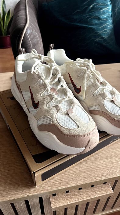 ЧИСТО НОВИ Обувки Nike Tech Hera