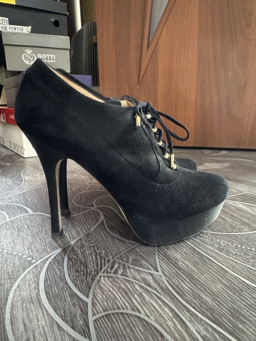 Б/у женский ботильон 38 размер замша