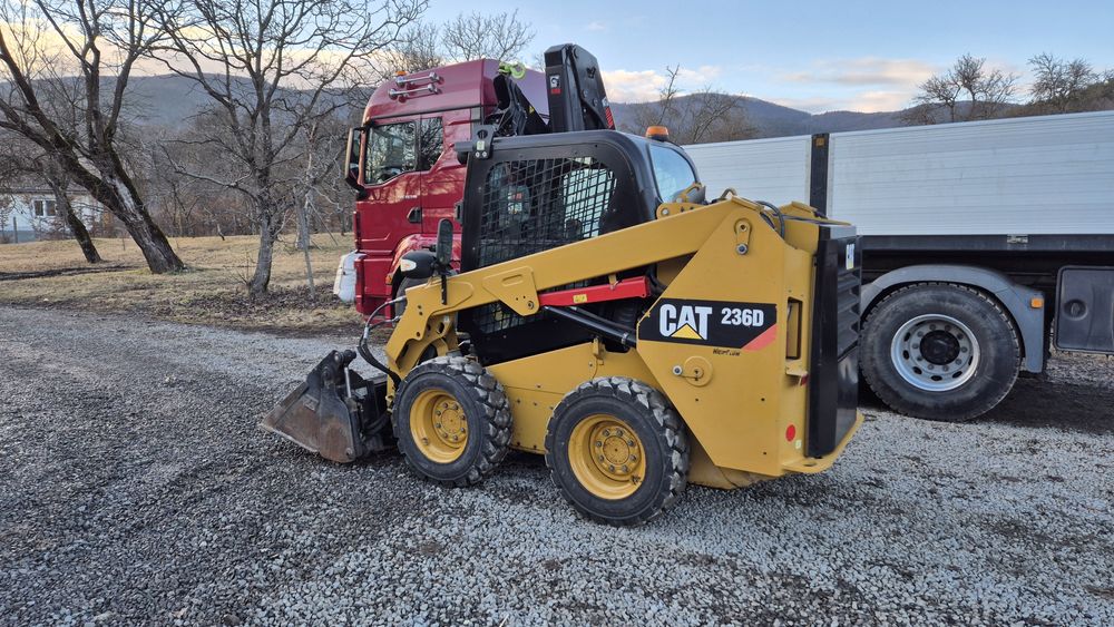 Mini încărcător Caterpillar 236 D