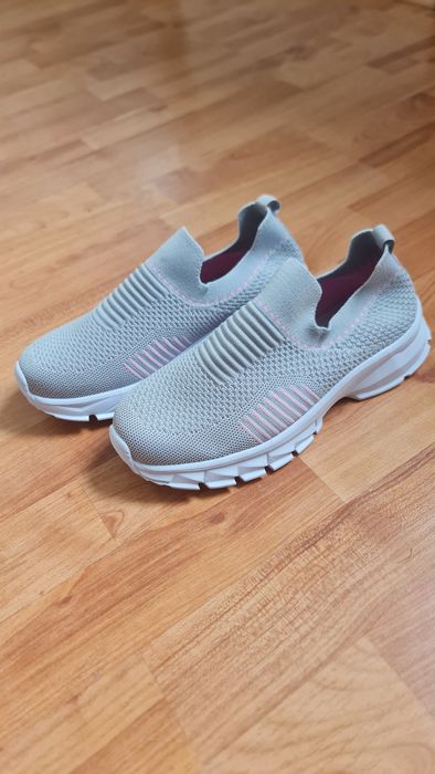 Кроссовки новые 35 рр