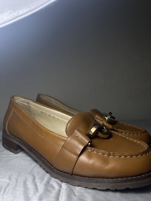 Лоферы кожаные продам