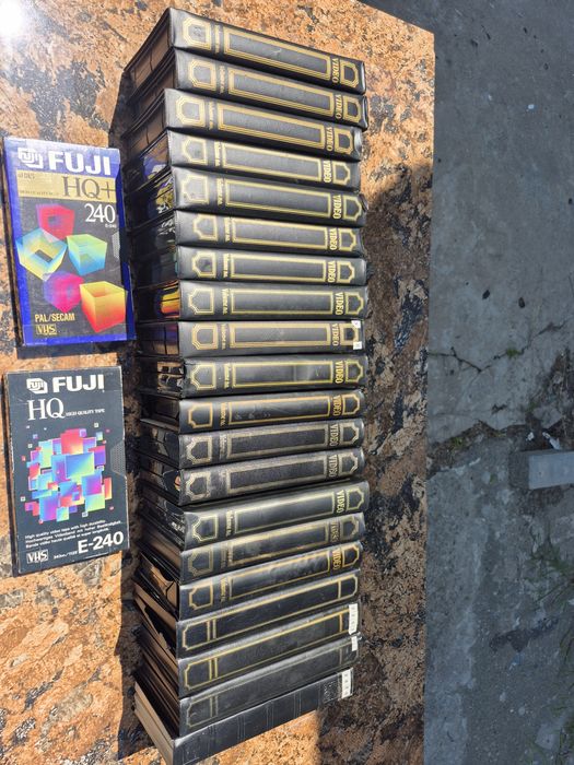 Vând Lot 45 casete video VHS originale Fuji de  la 30-240 minute colectie de filme diferite genuri