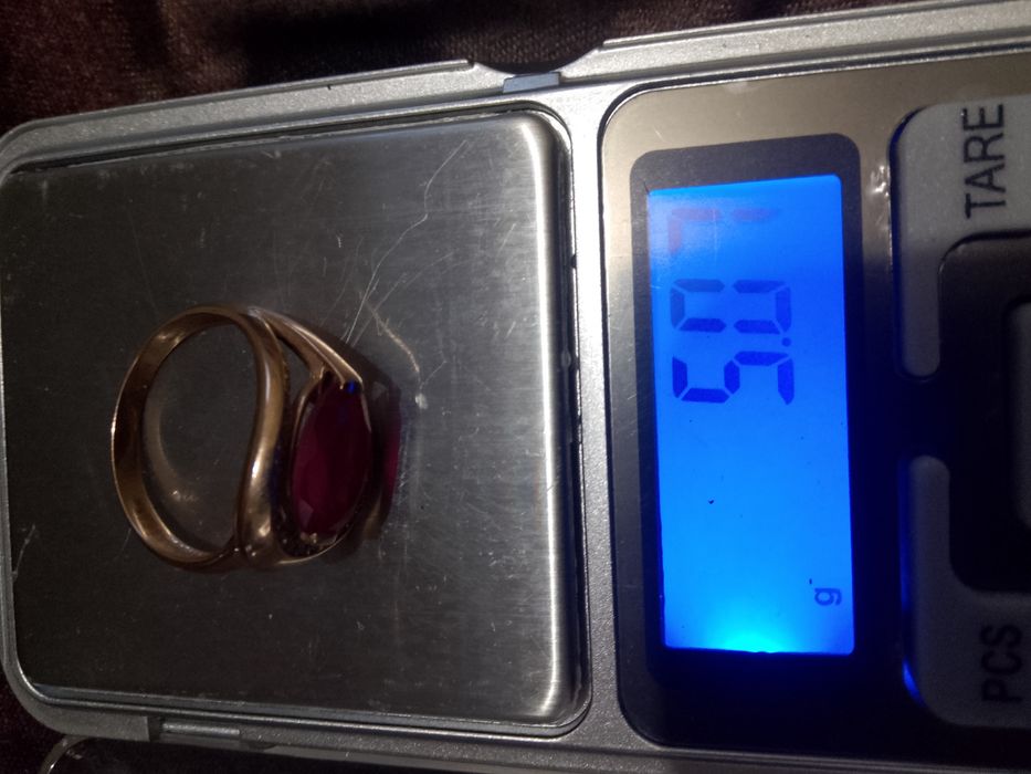 Кольцо золотое с рубином