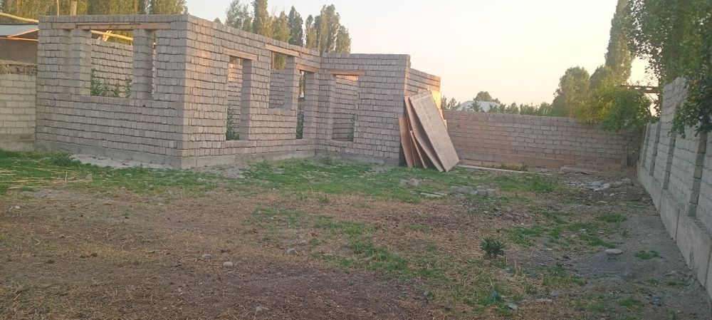 Hovli sotiladi 4 sotix