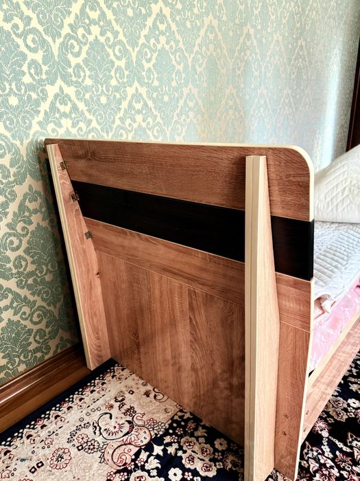 кровать односпальная в хорошем состояние