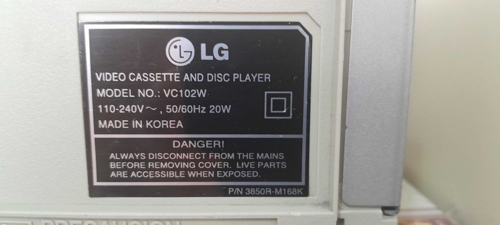 Видеомагнитофон + VCD LG 2 в 1 Оба имеют функцию записи на VHS и CD