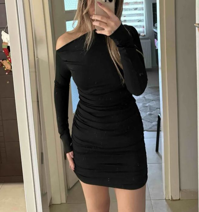 Черна асиметрична рокля