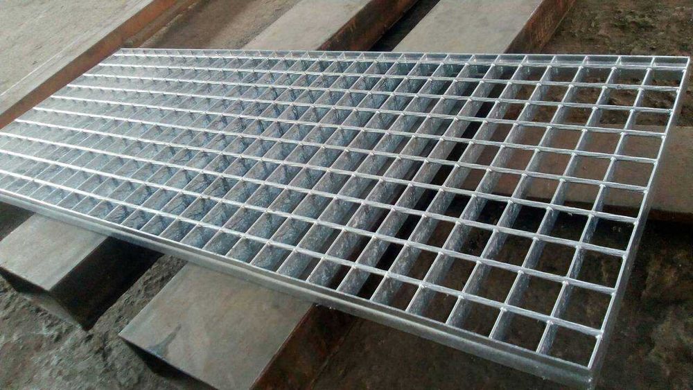 Метална решетка за английски двор или градина