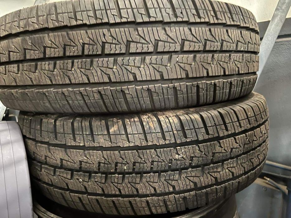 Vând cauciucuri 205/75/R16C continental all seasone