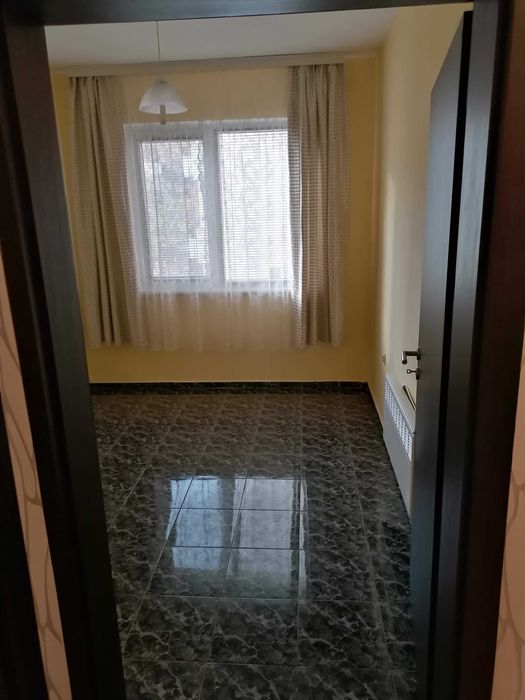 Дава се под наем Тристаен апартамент в Асеновград - 78 кв.м за 300 € - Снимка #2