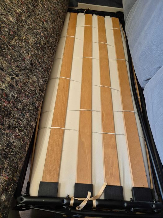 Продавам диван .