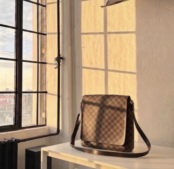 poseta Louis Vuitton de piele maro
