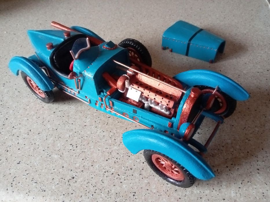 Модель спортивной ретро машины.