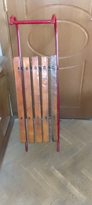 Продавам Дървена шейна